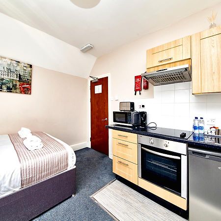 United Lodge Hotel And Apartments Londra Esterno foto