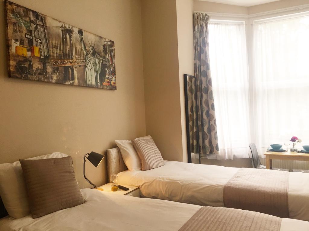 United Lodge Hotel And Apartments Londra Esterno foto