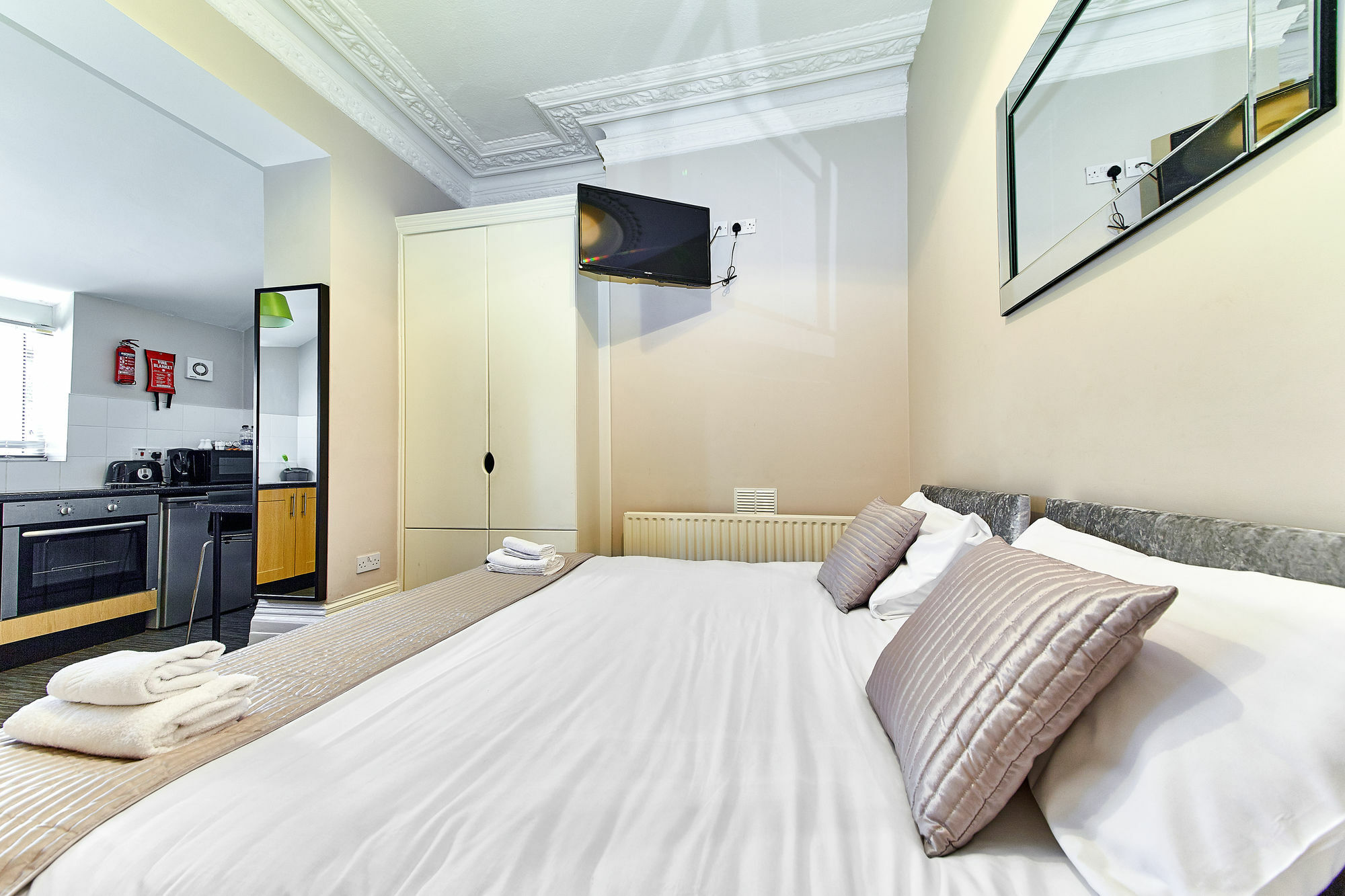 United Lodge Hotel And Apartments Londra Esterno foto
